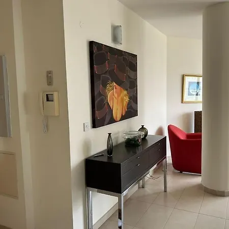 Swimming Pool Acees 2 Bedrooms Luxury Apartment *