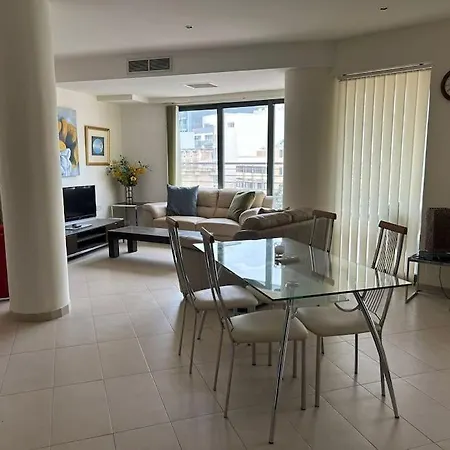 Swimming Pool Acees 2 Bedrooms Luxury Apartment